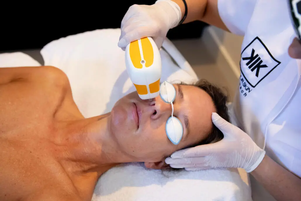 Vaatlaser - Kik Your Skin